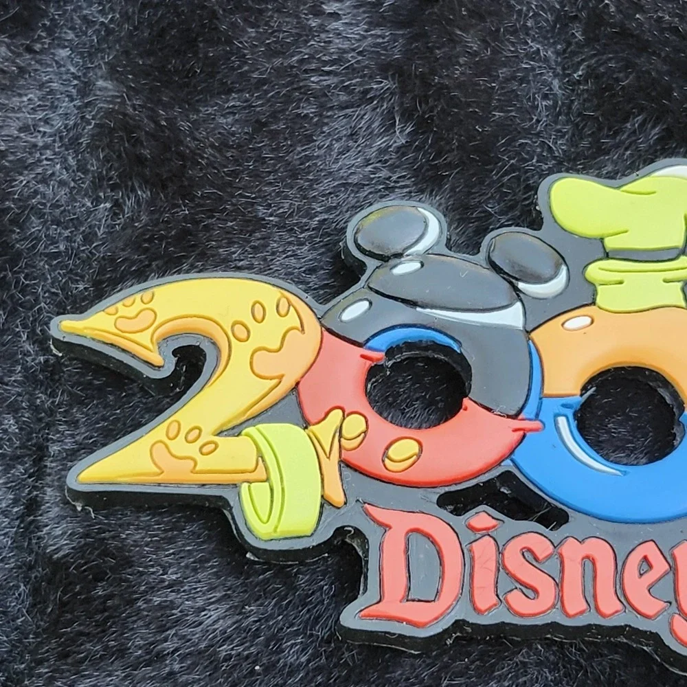 VTG Disneyland Fridge Magnet Millennium 2000 Souvenir Mickey Goofy Donald Hats